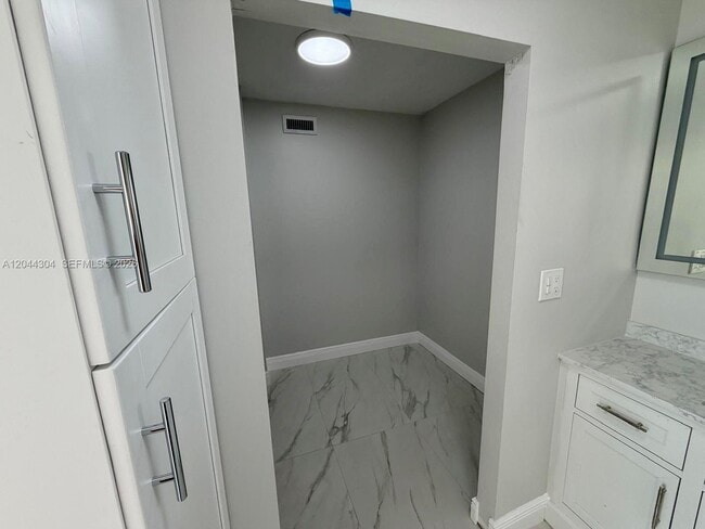 Building Photo - 1400 S Ocean Dr
