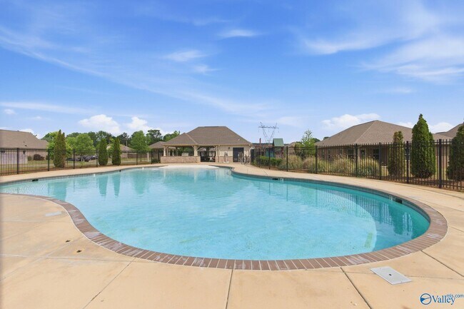 Building Photo - 102 Derbyshire Dr