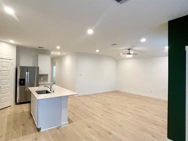 Building Photo - 31710 Carlisle Cv Ct