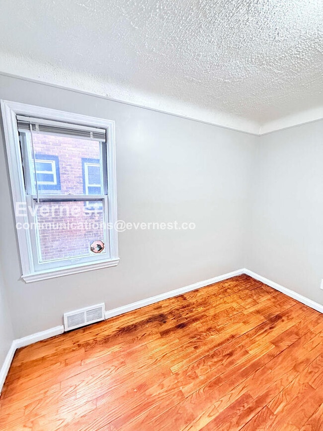 Building Photo - 11009 Roxbury St