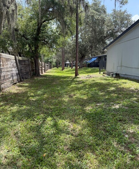 Building Photo - 4927 N Pine Hills Rd