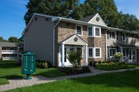 Building Photo - 423 Tudor Ln