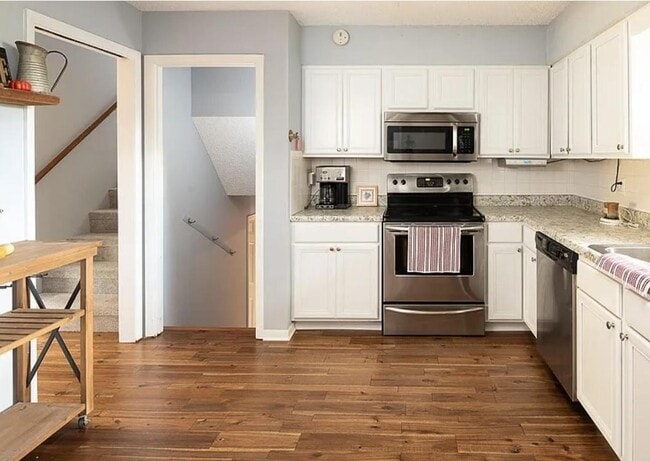 Building Photo - 128 Farlow Dr