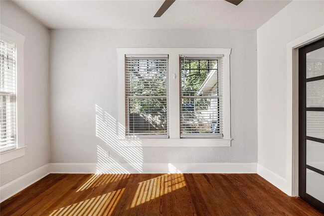 Building Photo - Great Location! Charming Home!