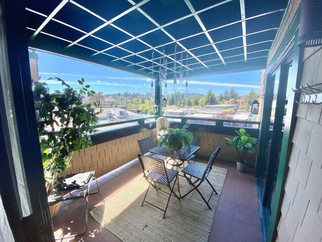 Building Photo - Prime Central Location / Available NOW!!!
