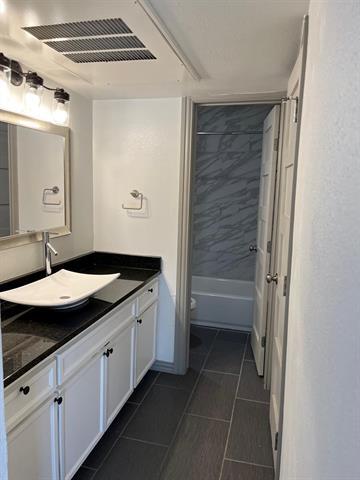 Building Photo - 2800 Douglas Ave