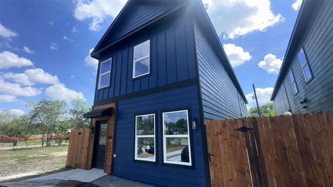 Building Photo - 3810 Hiford Dr