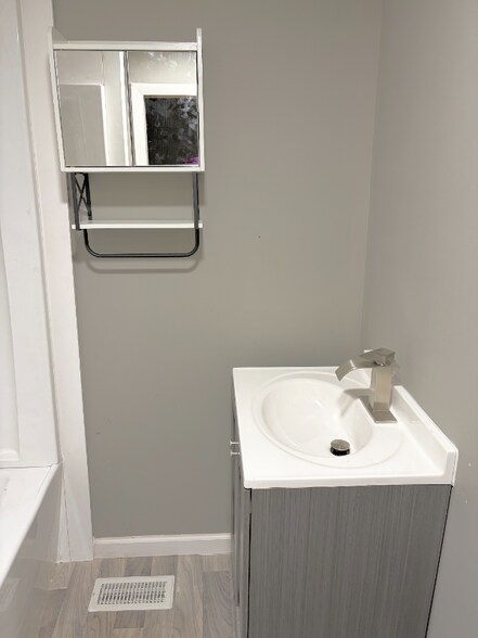 Building Photo - 4172 Fenton Rd