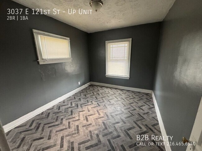 Building Photo - 3037 E 121st St