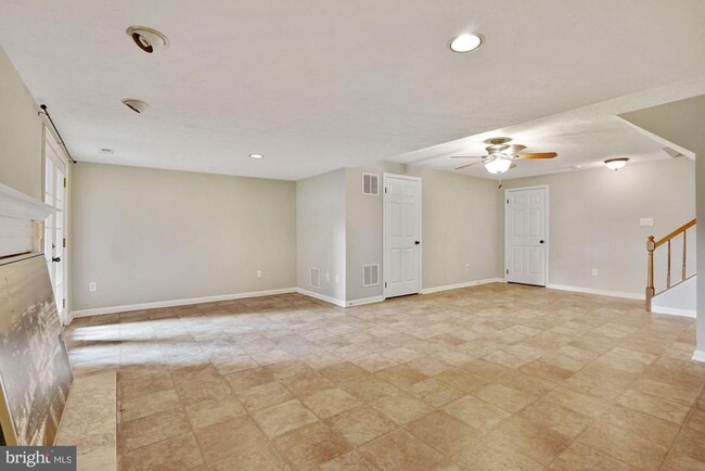 Building Photo - 5136 Glen Meadow Dr