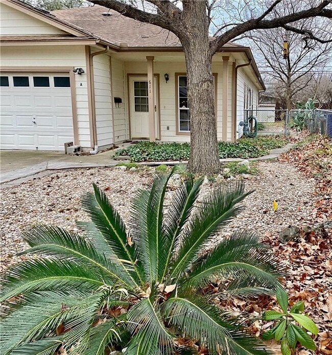 Building Photo - 611 Zennia St