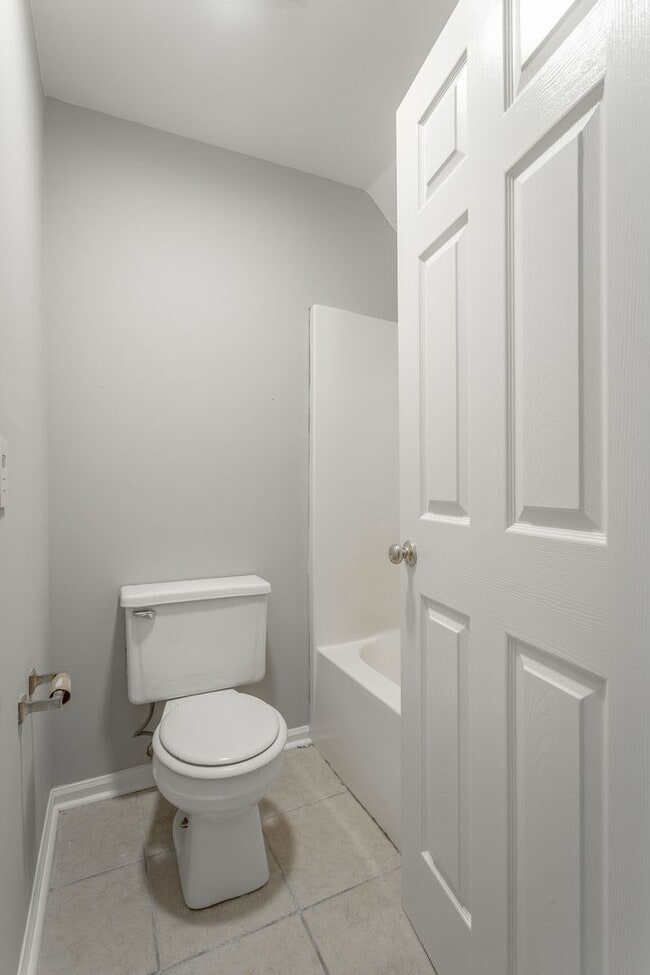 Building Photo - 2 Bedroom, 2 Bath townhome in East Brainerd!