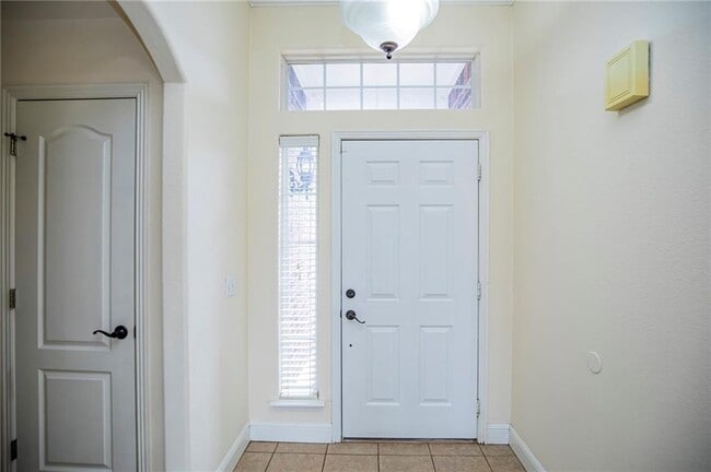 Building Photo - 520 Bonanza St