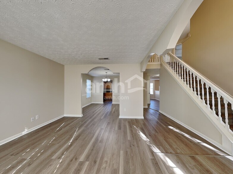 Building Photo - 705 Compton Ln