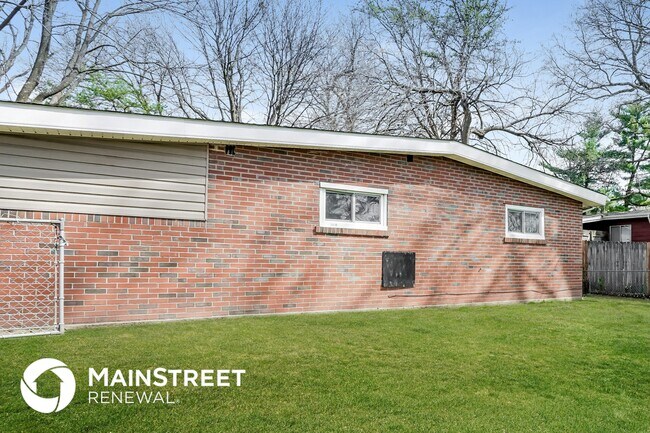 Building Photo - 6910 Woodhurst Dr
