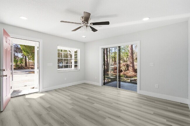 Building Photo - "Chic & Cozy 2-Bed Retreat with Granite Touches in Palm Coast!"