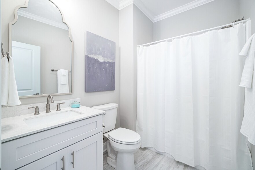 Brand new beach cottage! Public beach access at end of the street (4 min walk)! The master bedroom bathroom is one of 3 full bathrooms! - 103 S 13th St