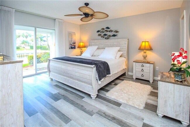 Building Photo - 1858 SW Palm City Rd