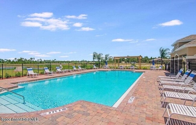 Building Photo - 519 Old Country Rd S E