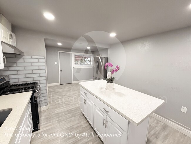 Building Photo - 25781 7th Ave