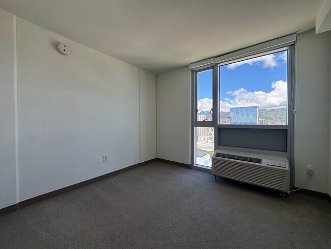 Building Photo - Modern 2 Bedroom / 2 Bath at Ke Kilohana | 31st Floor | Internet Included | 1 Parking