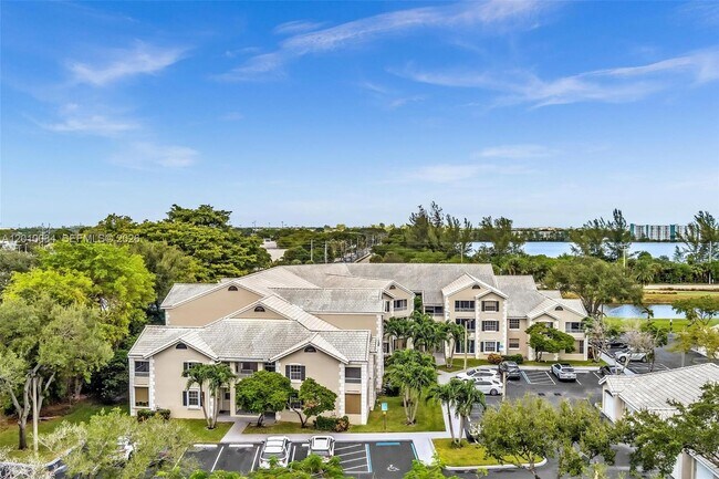 Building Photo - 2881 N Oakland Forest Dr