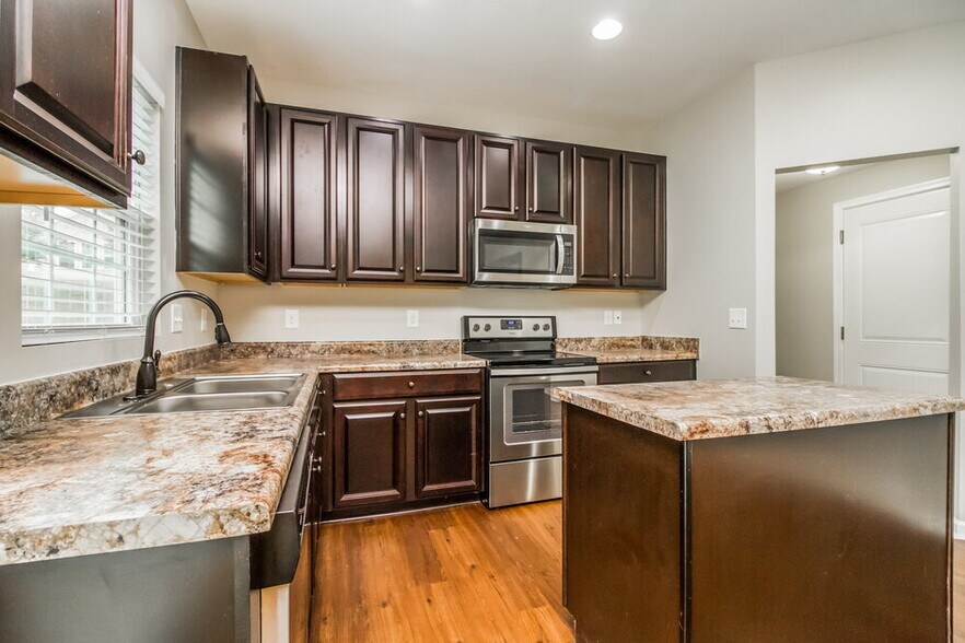 Building Photo - 4004 Alicia Ln