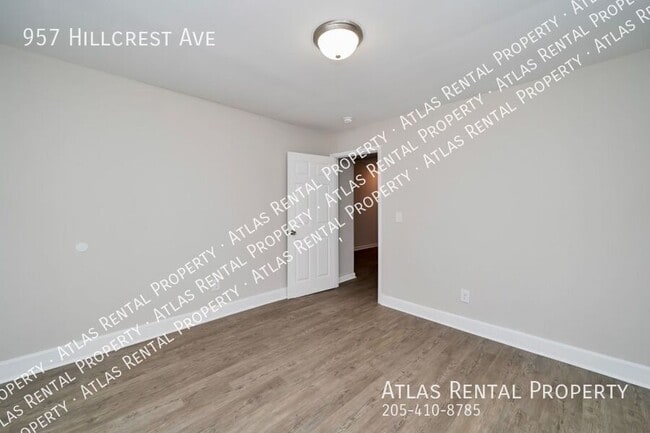 Building Photo - 957 Hillcrest Ave