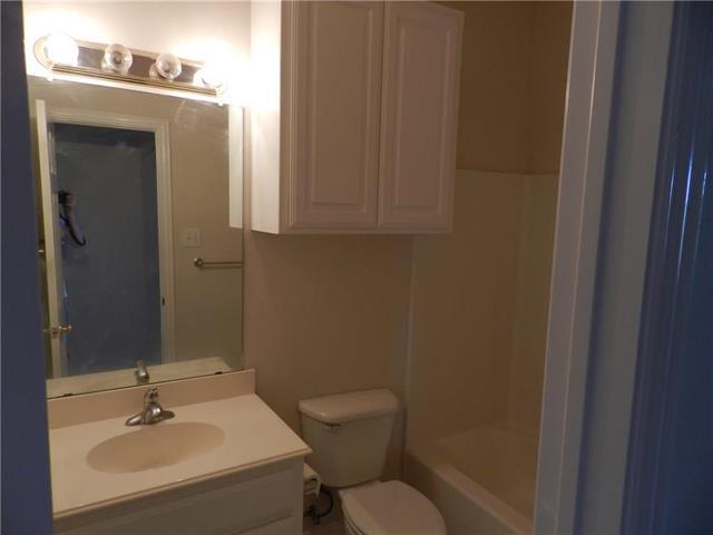 Building Photo - 121 Wildwood Ct