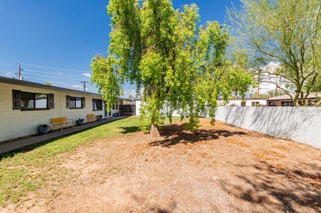 Building Photo - 6616 E Avalon Dr