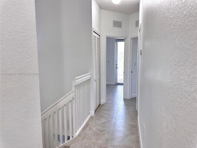 Building Photo - 7905 SW 120th Ave