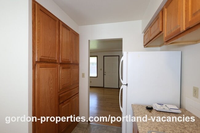 Building Photo - NE 65th Ave - North Tabor single level 1 bedroom apartment