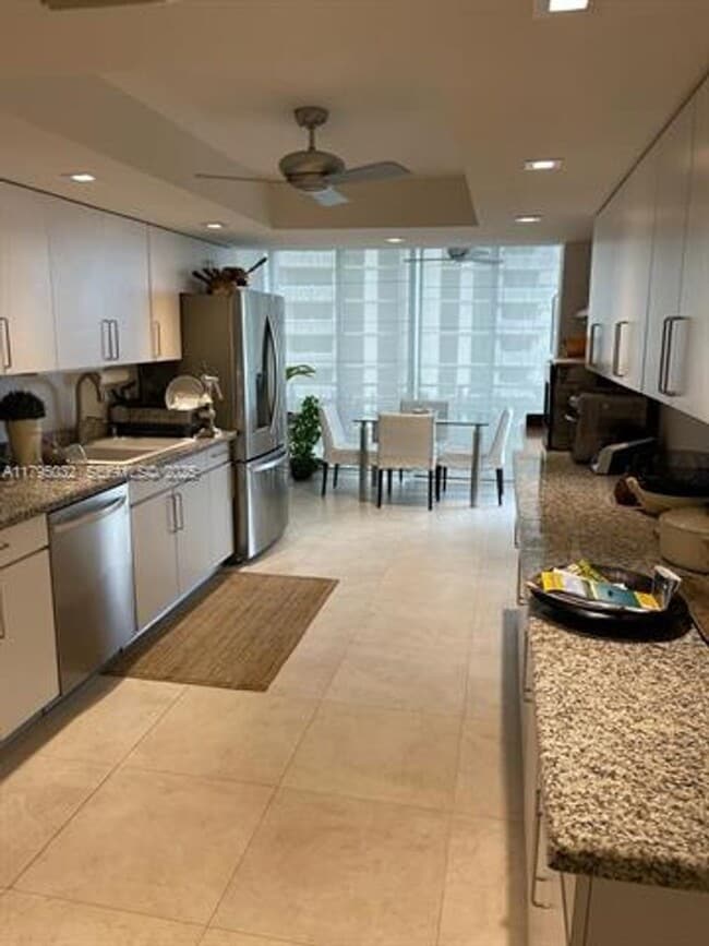 Building Photo - 600 Grapetree Dr