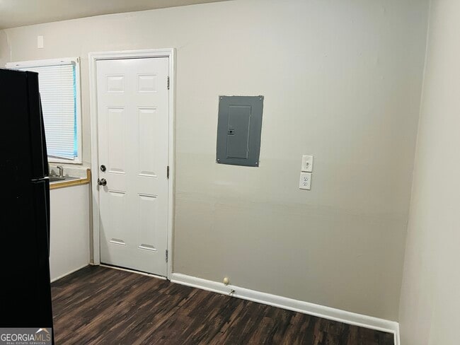 Building Photo - 6100 E Fayetteville Dr