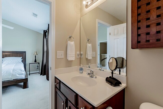 Building Photo - Furnished Rental