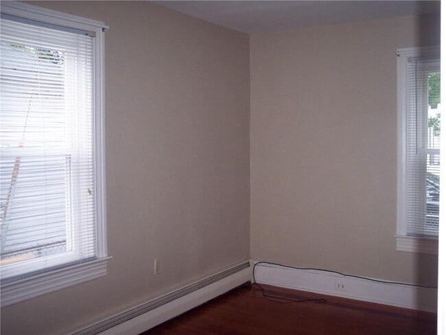 Building Photo - 427 High St