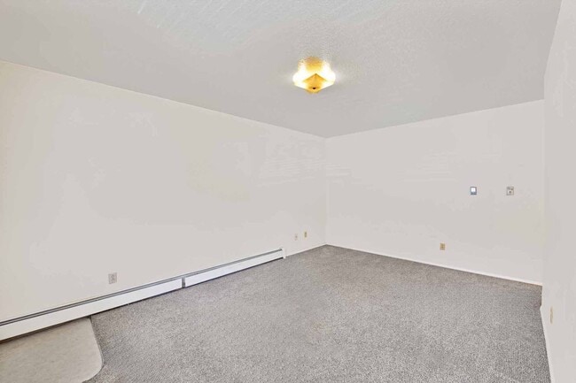 Building Photo - 3290 1/2 Lombardy Lane