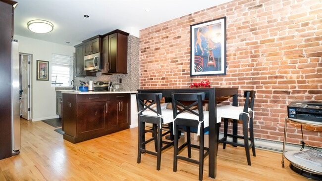 Building Photo - 134 Garden St