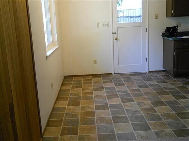 Building Photo - This Charming 3 bedroom 1 bath home