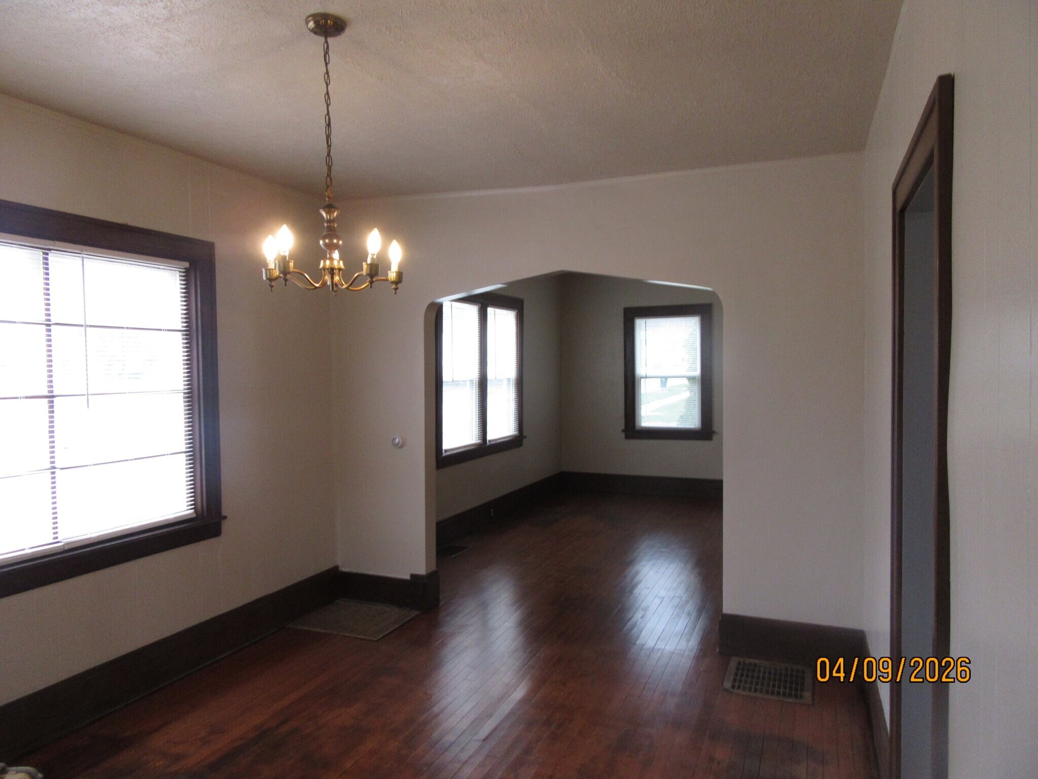 Building Photo - 335 6th Ave