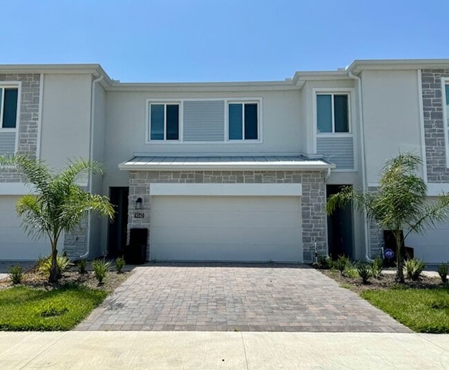 Primary Photo - Champions Pointe 3 bed 2.5 bath Town home ...