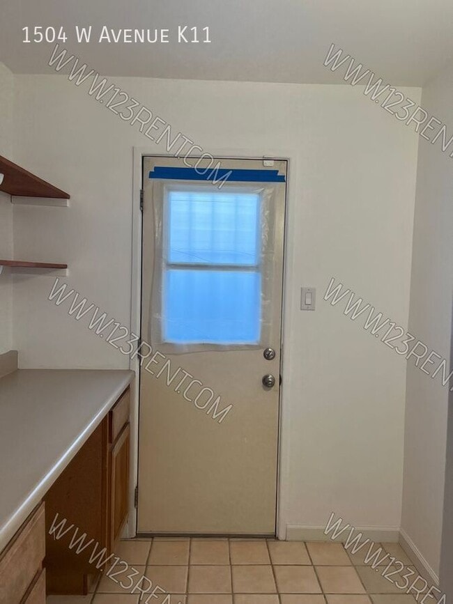 Building Photo - 1504 W Ave K11