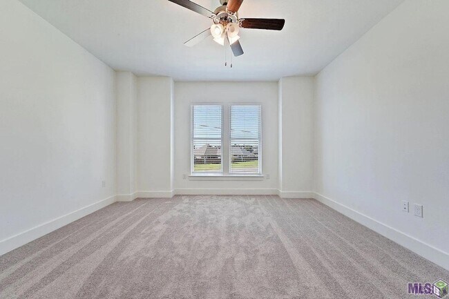 Building Photo - 601 Lake Shelf Dr