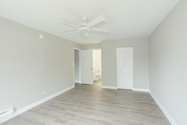 Building Photo - 4400 W Lake Ave