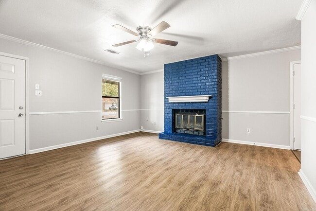 Building Photo - 19 Oak Forest Dr