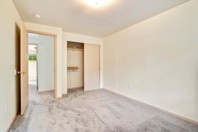 Building Photo - 3bd/2ba Duplex in Puyallup