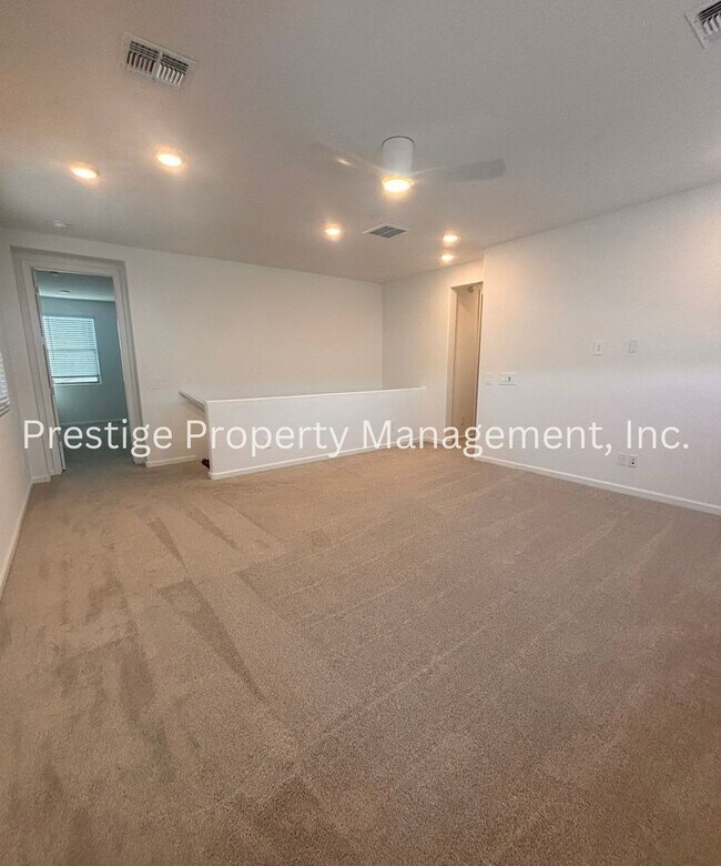 Building Photo - Beautiful 2/2 2-Story West Side Home With ...