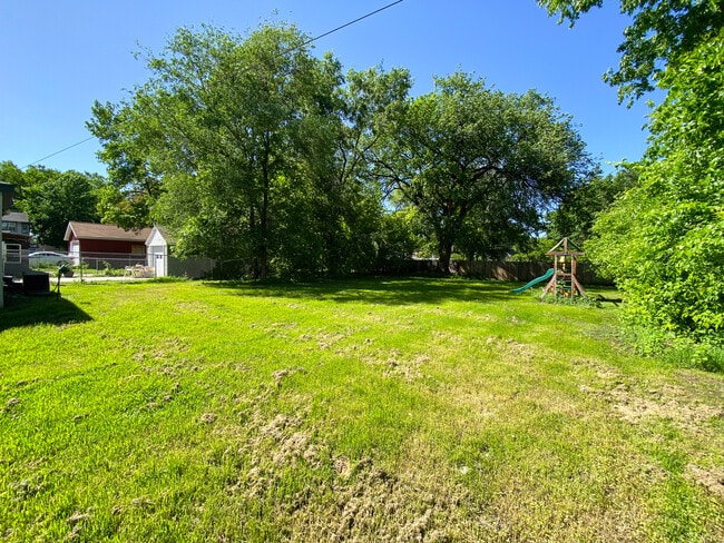 Building Photo - 1020M