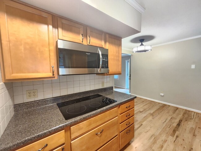 Building Photo - ***FIRST MONTH RENT FREE*** Black Mountain Rentals- Close to Lake Tomahawk and Black Mountain Gol...