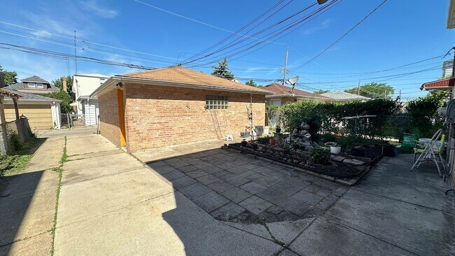 Building Photo - 5404 N Central Ave